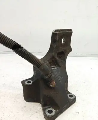 Land Rover Discovery 3 - LR3 Engine mounting bracket KKU500590 4H226037AA