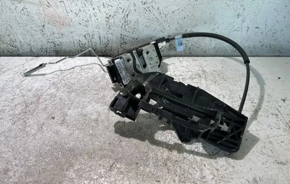 Jeep Cherokee Rear door lock P04589915AE T69KD0969