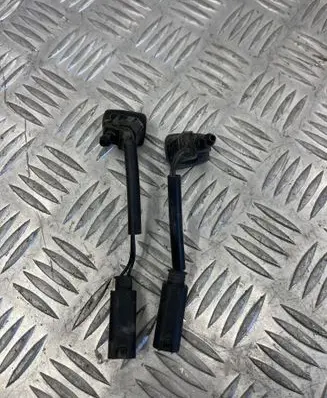 BMW 5 E60 E61 Windshield washer spray nozzle 7137969