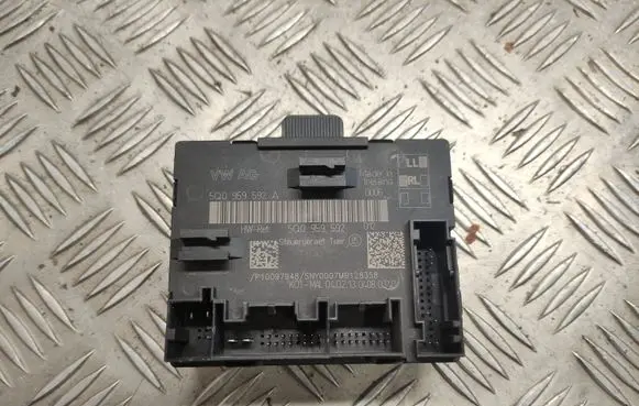 Volkswagen Golf VII Door control unit/module 5Q0959592A
