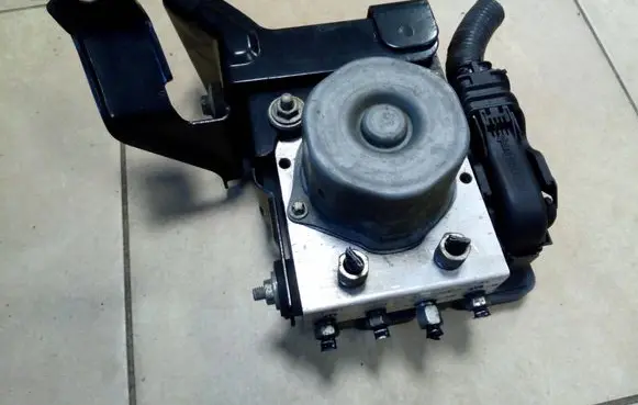 Nissan X-Trail T32 ABS Pump 476604CC0A NE69563