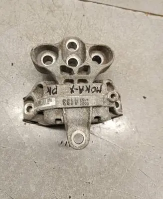 Opel Mokka X Engine mount bracket 573AYD000 LKB0017020