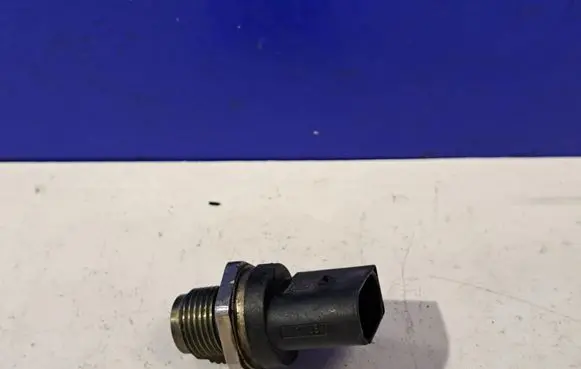 Mercedes-Benz CLS C219 Fuel pressure sensor 0281002843