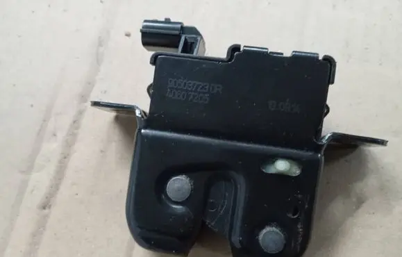 Dacia Logan II Tailgate lock latch 905037230R 40607205 190914