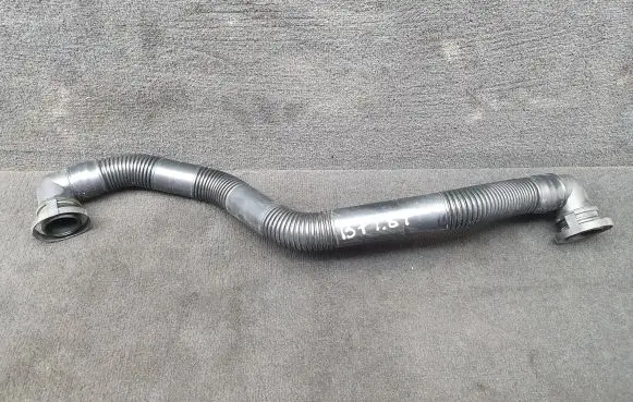 Audi A4 S4 B7 8E 8H Breather hose/pipe 8E0133889E