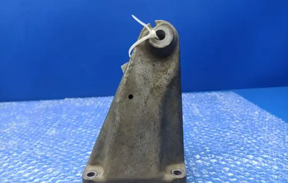 Mercedes-Benz E W211 Engine mounting bracket A6112230804