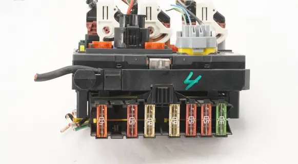 Peugeot 308 BSM Control unit 9807028880