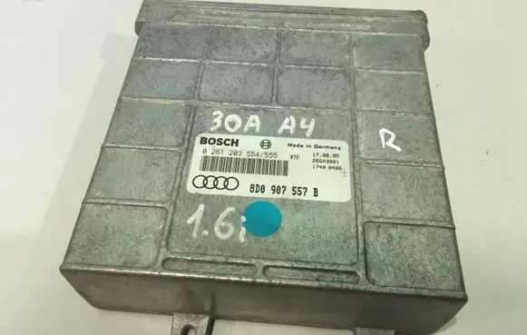Audi A4 S4 B5 8D Engine control unit/module 8D0907557B 0261203554555