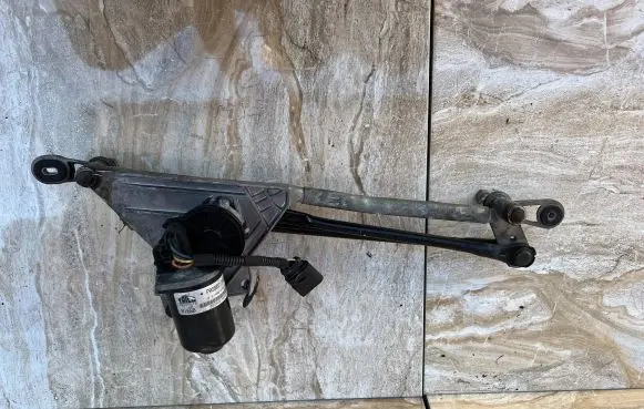 Maserati Ghibli Front wiper linkage and motor 670001639 91498475