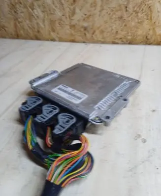 Mitsubishi Space Star Engine control unit/module 8200058052 28FM0207 0281010438