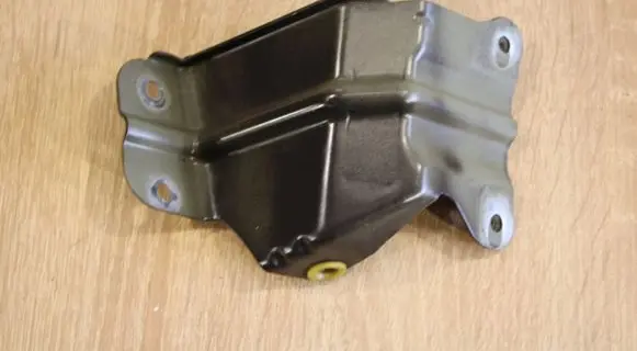 Chevrolet Captiva Fender mounting bracket