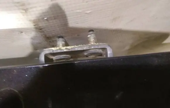Tailgate/trunk/boot hinge