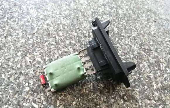 Peugeot 1007 Heater blower motor/fan resistor
