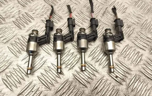 Volkswagen Caddy Fuel injectors set 03F9061 036B IHP3082