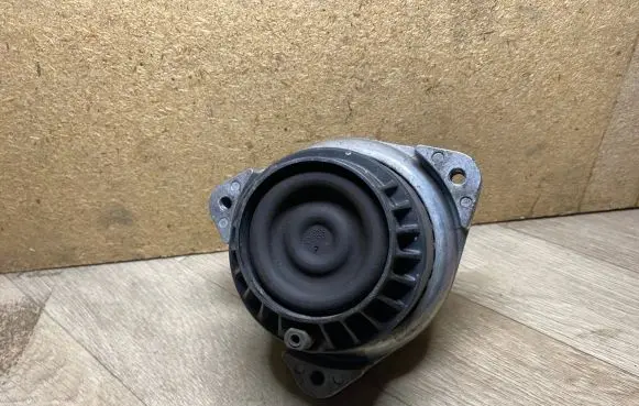 BMW 7 F01 F02 F03 F04 Engine mount bracket 6777373 22116777373 2211677737301