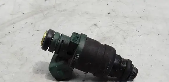Volkswagen Golf IV Fuel injector 037906031AA