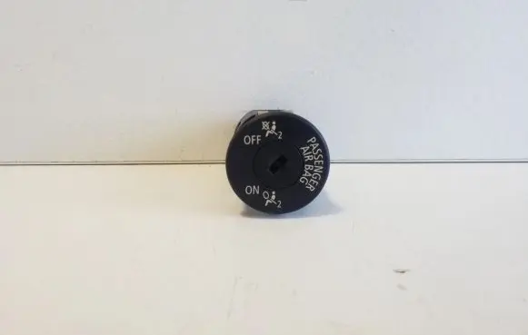 Passenger airbag on/off switch