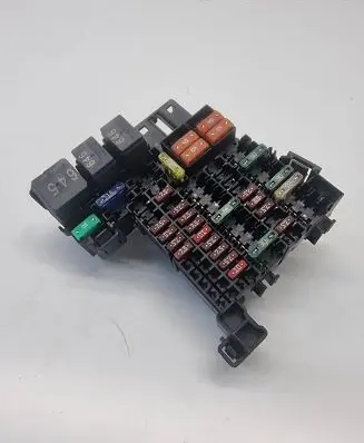 Volkswagen Golf VIII Fuse module 5WA937615 039950 NWE904119
