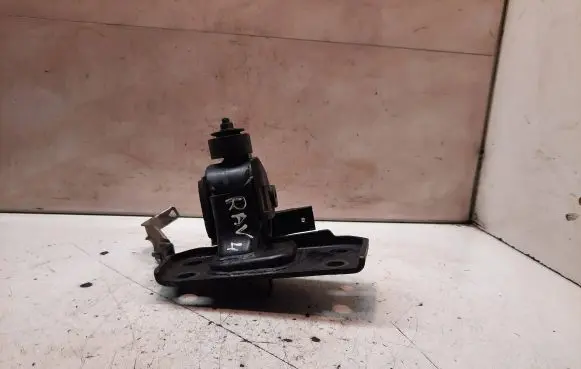 Toyota RAV 4 (XA30) Engine mount bracket