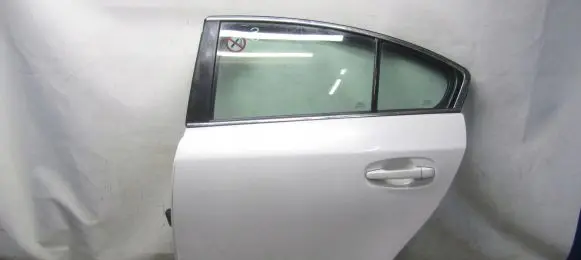 Toyota Avensis T270 Rear door