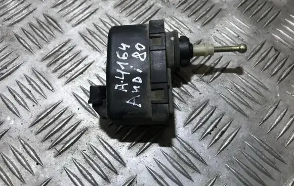 Headlight level adjustment motor