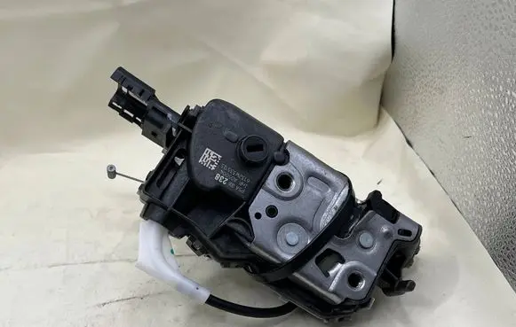 Peugeot 208 I Rear glass lock/latch C468 PSA006238