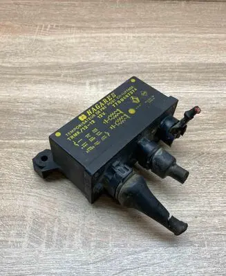 Renault 19 Coolant fan relay 7700867374 WithPlug