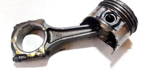 KIA Clarus Piston with connecting rod