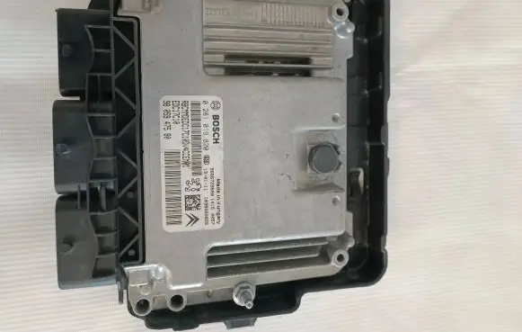 Peugeot 208 Engine control unit/module 9805947580 0281019820