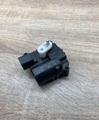 Toyota Avensis Verso Air flap motor/actuator 1138002051