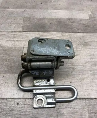 Audi Q7 4L Rear door lower hinge 4L0833412