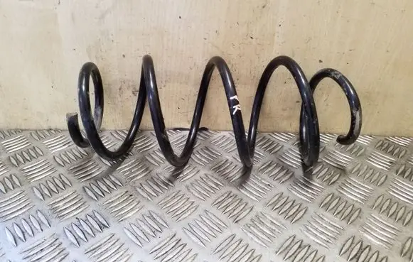 Volkswagen Golf VI Front coil spring