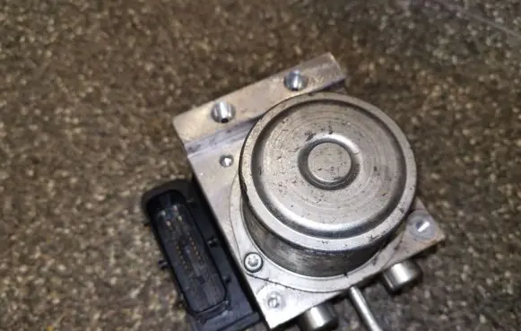 Nissan Juke I F15 ABS Pump 47660BX80E