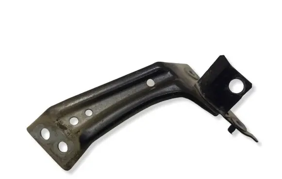 Volkswagen PASSAT B8 Fender mounting bracket 3G0821142A