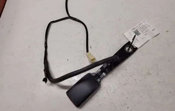 Toyota Avensis T270 Front seatbelt buckle 09036 E034501