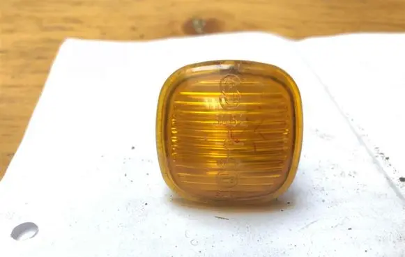 Front fender indicator light