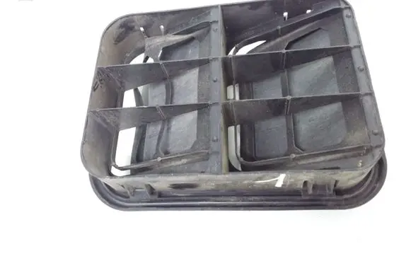 Nissan Qashqai Quarter panel pressure vent 8200003575
