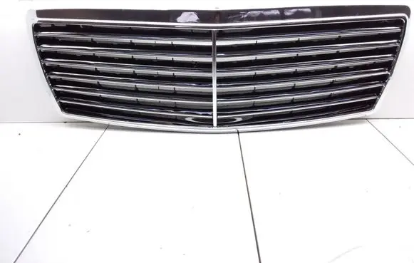 Mercedes-Benz C W203 Front bumper upper radiator grill