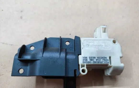 Audi Q7 4L Central locking motor 3B0959782A