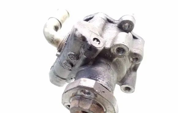 Volkswagen Golf IV Power steering pump 1J0422154B