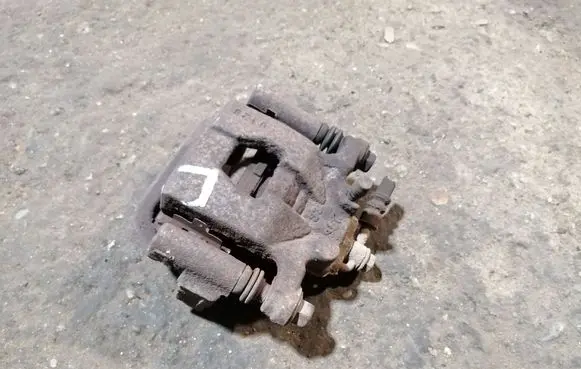 Nissan Qashqai Rear brake caliper