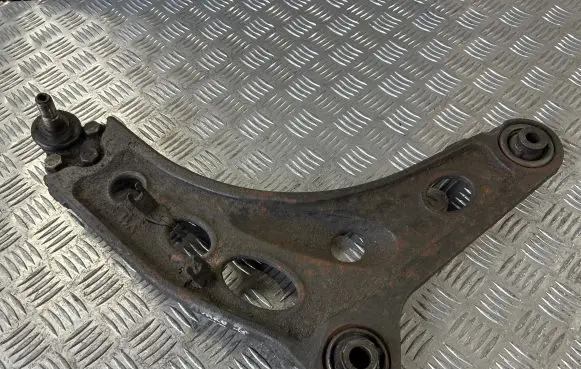 Opel Vivaro Front lower control arm/wishbone