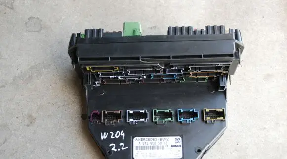 Mercedes-Benz C W204 SAM control unit A2129005812