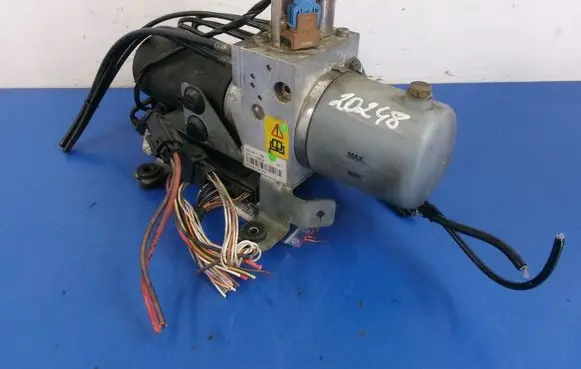 Renault Megane II Central locking vacuum pump 8200149739