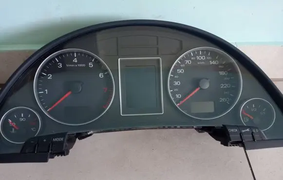 Audi A4 S4 B7 8E 8H Speedometer (instrument cluster) 263626081 01256ALAT 04338253000014