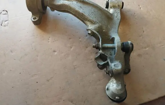 Infiniti G37 Front lower control arm/wishbone