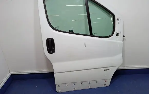 Opel Vivaro Front door