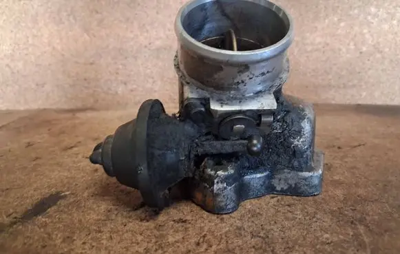 Audi A4 S4 B6 8E 8H EGR valve 8D0145950B