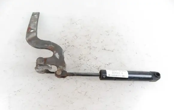 Mercedes-Benz E W124 Shock absorber/damper mounting bracket 1247430251 1249800164