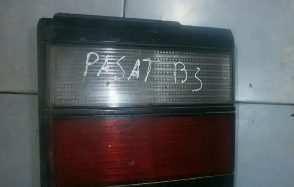 Volkswagen PASSAT B3 Tailgate rear/tail lights 333945108